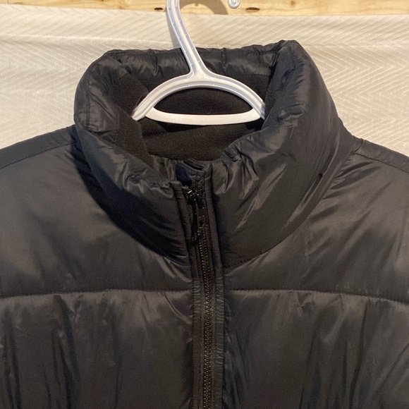 Old navy puffer jacket - Picture 2 of 7